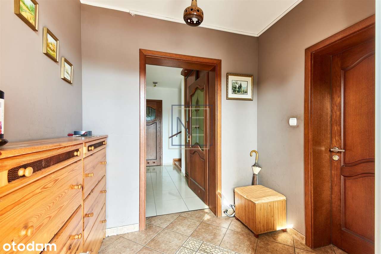 Piętrowy dom z piwnicą, tarsem i ogrodem pod lase-19