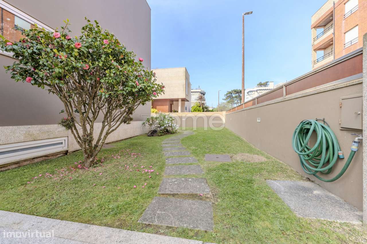 Moradia T5 com Piscina, 4 Suites e Garagem para 4 Carros em Esposende-20