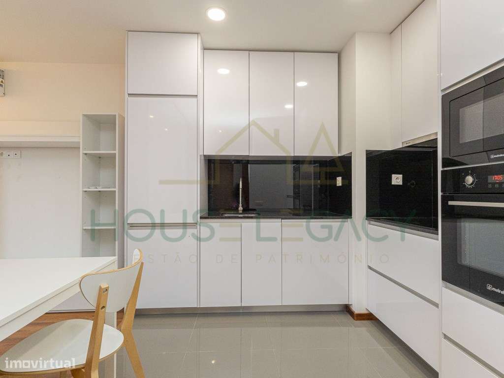 T1 Evolutivo (T2) em frente ao Hospital S. João - Grande imagem: 5/39