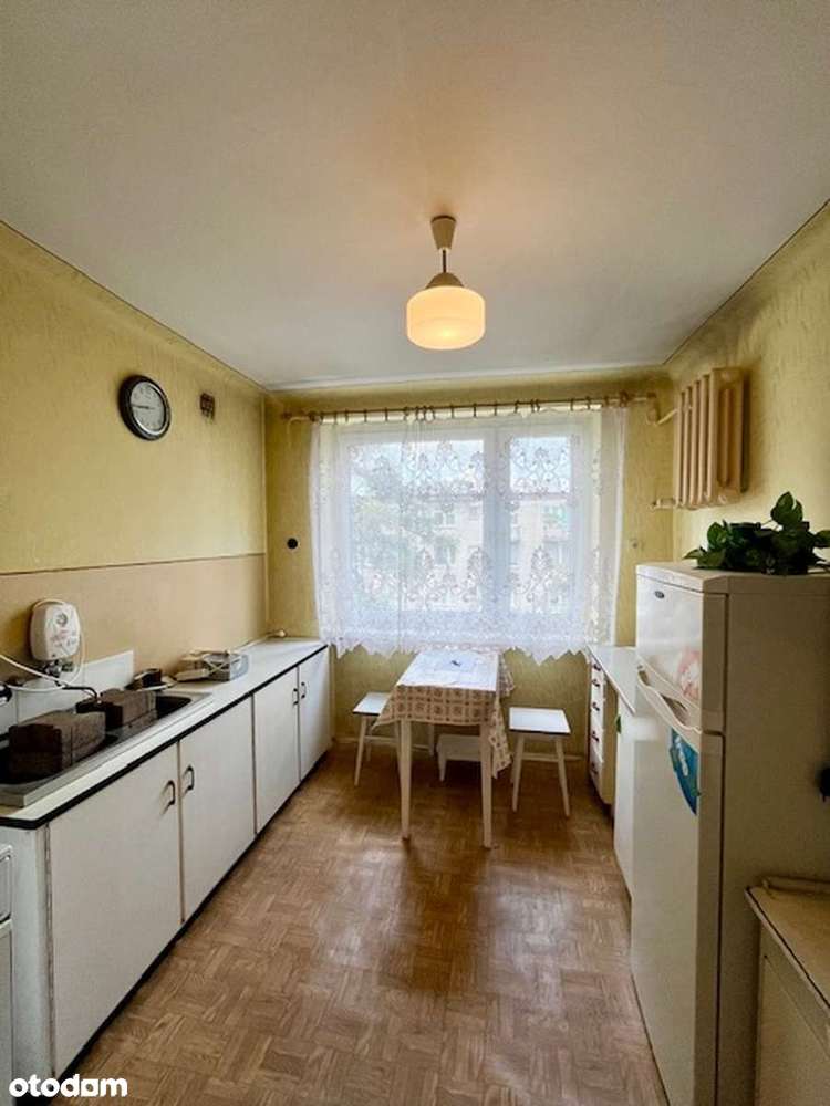 3 pokoje z oddzielną kuchnią i balkonem-9