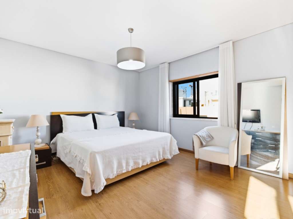 Apartamento T3 no centro de Quarteira, a 700 metros da praia, com 1...-25