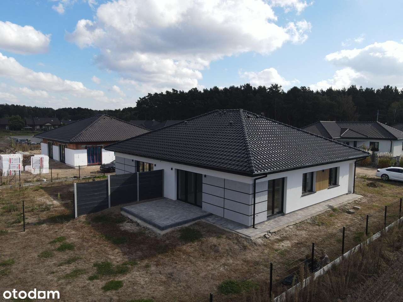 Nowoczesny Dom Jednorodzinny Dwu Lokalowy w Budowi - Pełny obrazek: 4/7