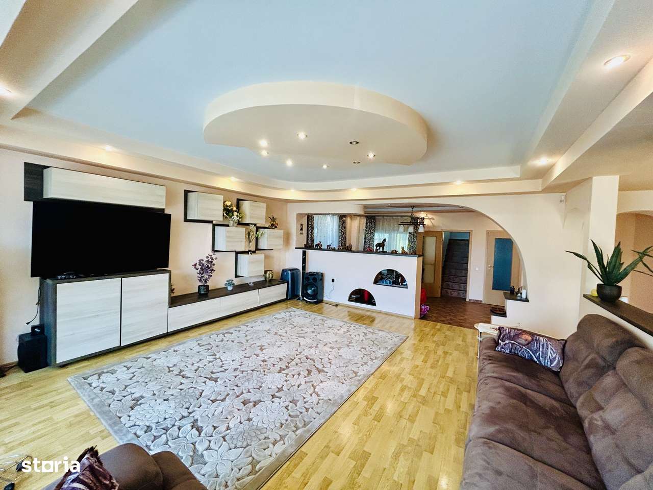 Vila 7 camere - 323 mp utili, teren 1000 mp - Selimbar-2