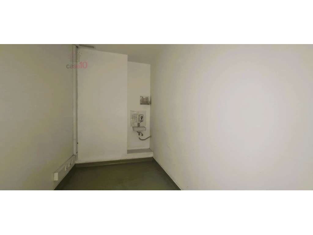 Vende-se amplo espaço comercial no Campo Grande, Lisboa - Grande imagem: 5/13