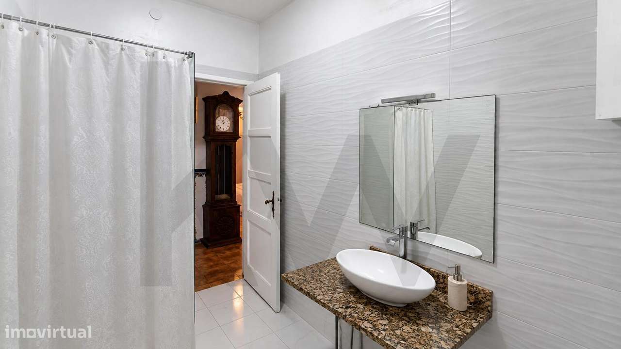 Apartamento T2 com espaço adicional independente | Almada-18