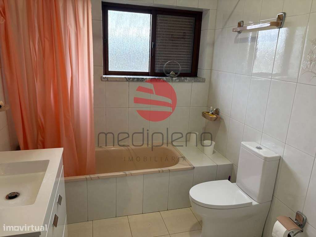 Moradia Bi-Familiar T8 Venda Moimenta da Beira-22