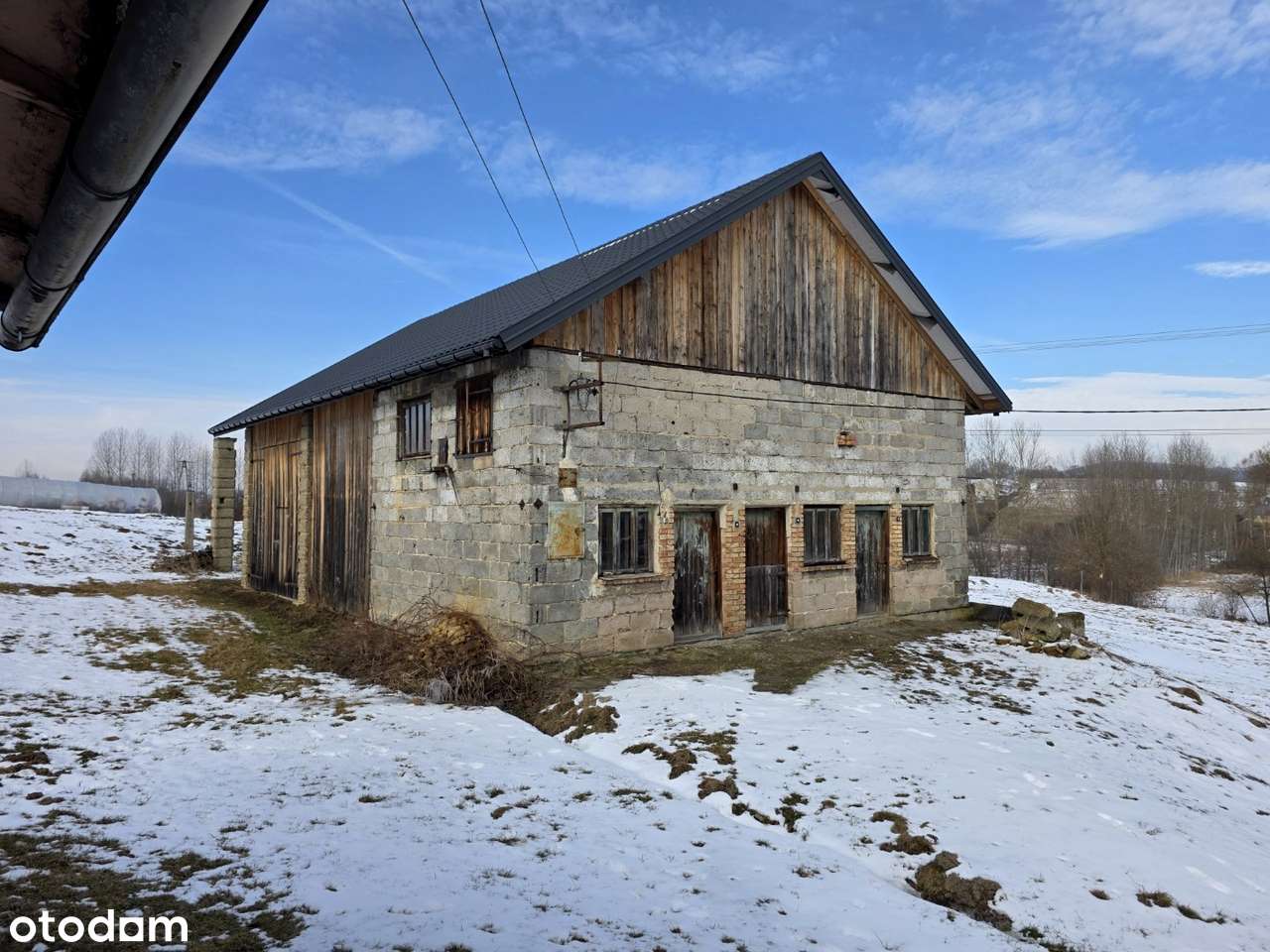 Siedlisko z potencjałem - 2,55 ha z domem, zabudowaniami i potokiem-10