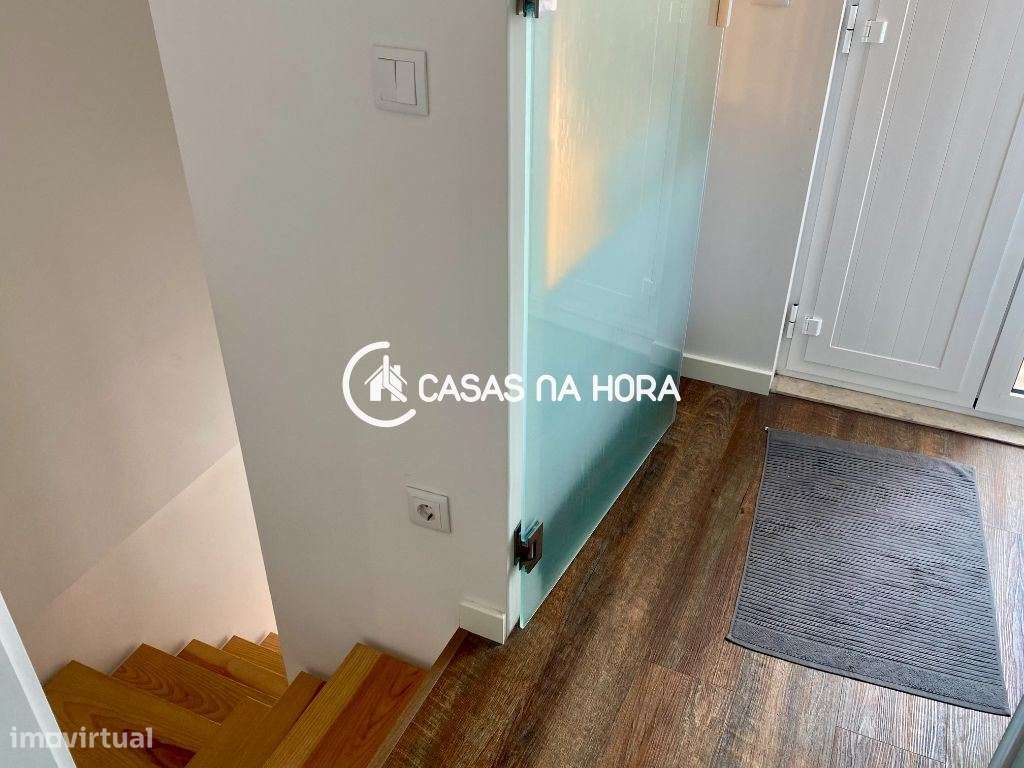 Moradia Triplex T2 em Almada na Rua Capitão Leitão-25