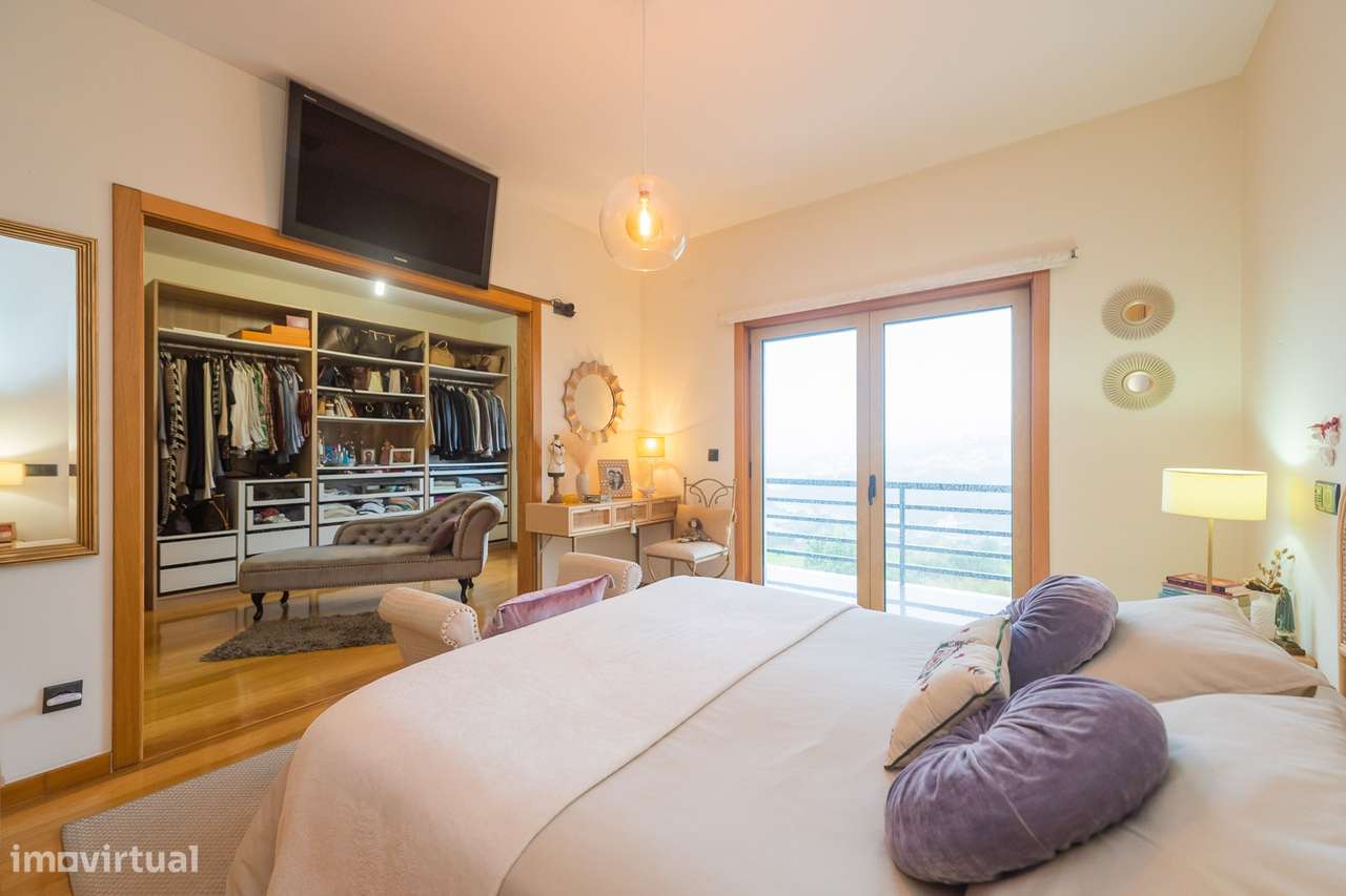 Moradia T-4+1 em Agualva Cacém-52