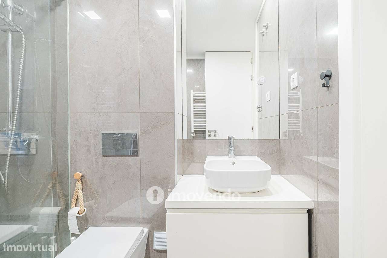 Apartamento T2, com estacionamento e cozinha equipada, na Amadora-33