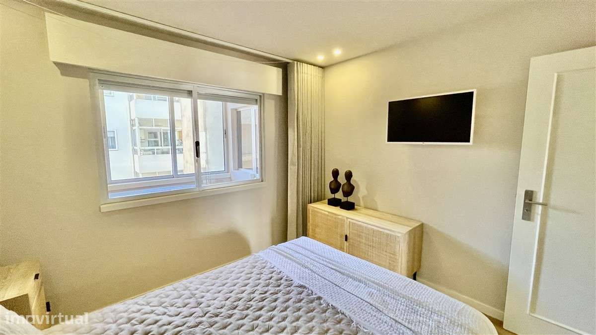 T2 remodelado-1ª linha de Mar-Mobilado e equipado-garagem-4