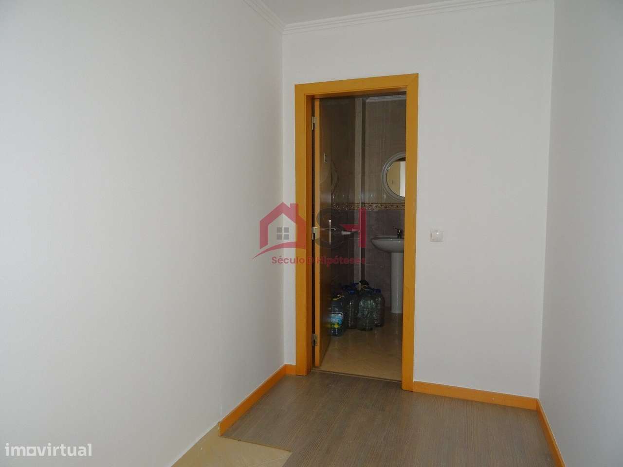 *Loja para Comercio e Serviços– Peniche*-11