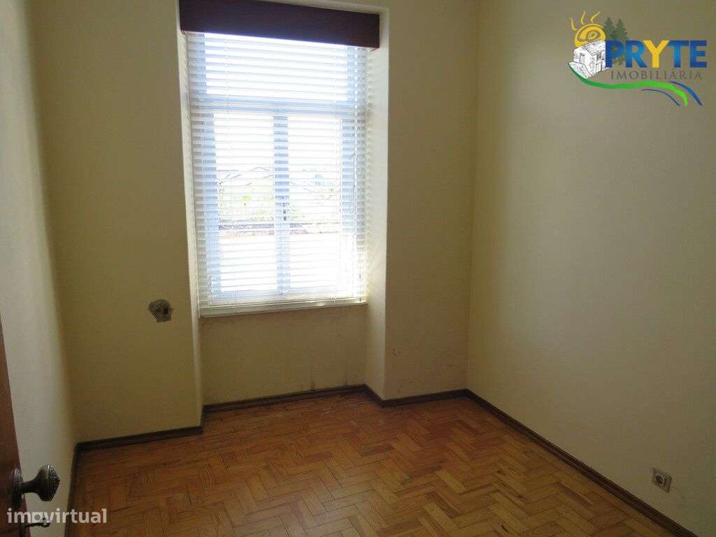 Moradia de tipologia T4 situada em Figueiró dos Vinhos-22