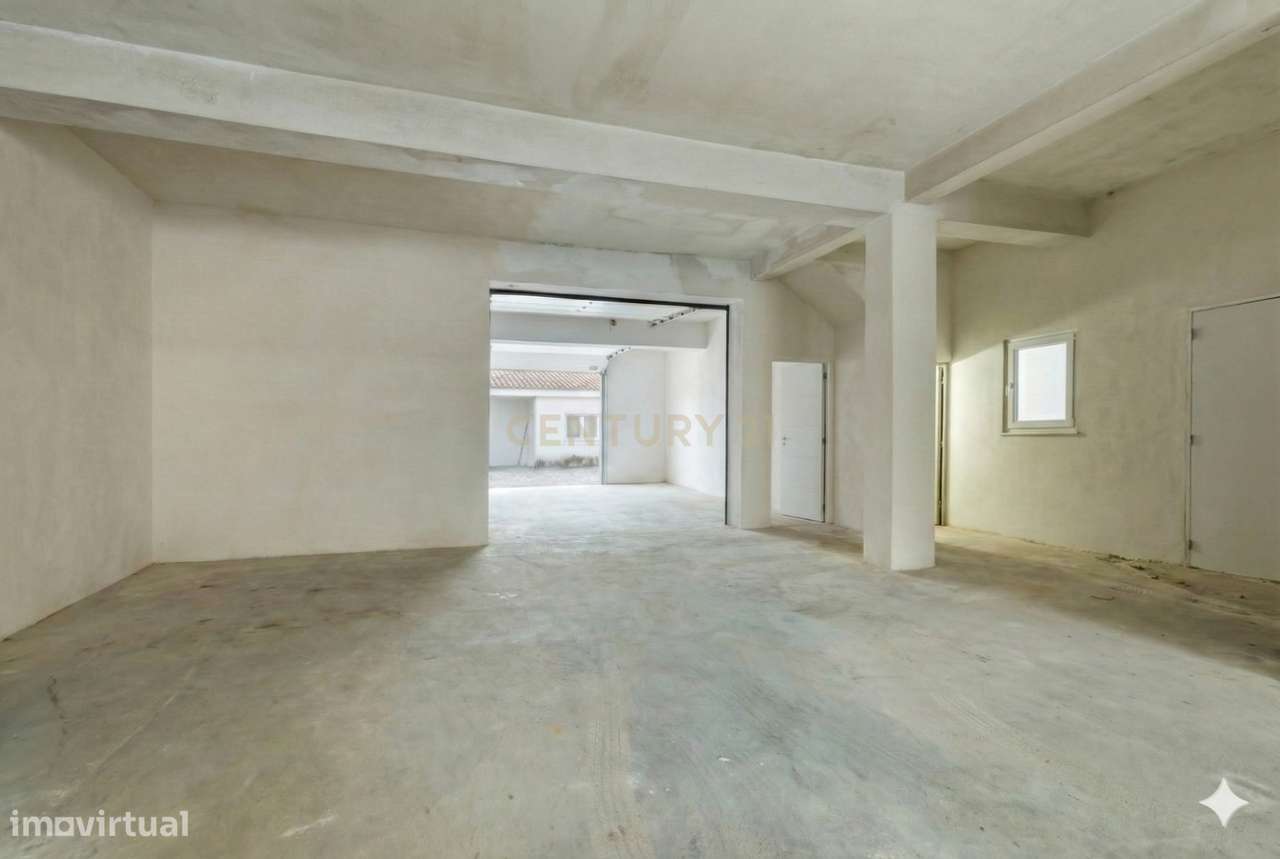 Armazém com afetação industrial no centro do Montijo - Grande imagem: 5/24