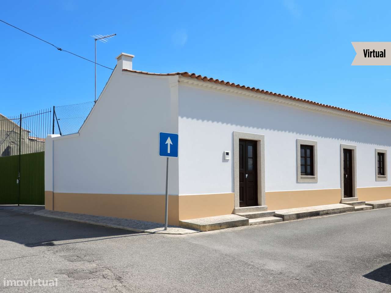 Moradia T3 com Quintal a Necessitar de Obras - Grande imagem: 1/14