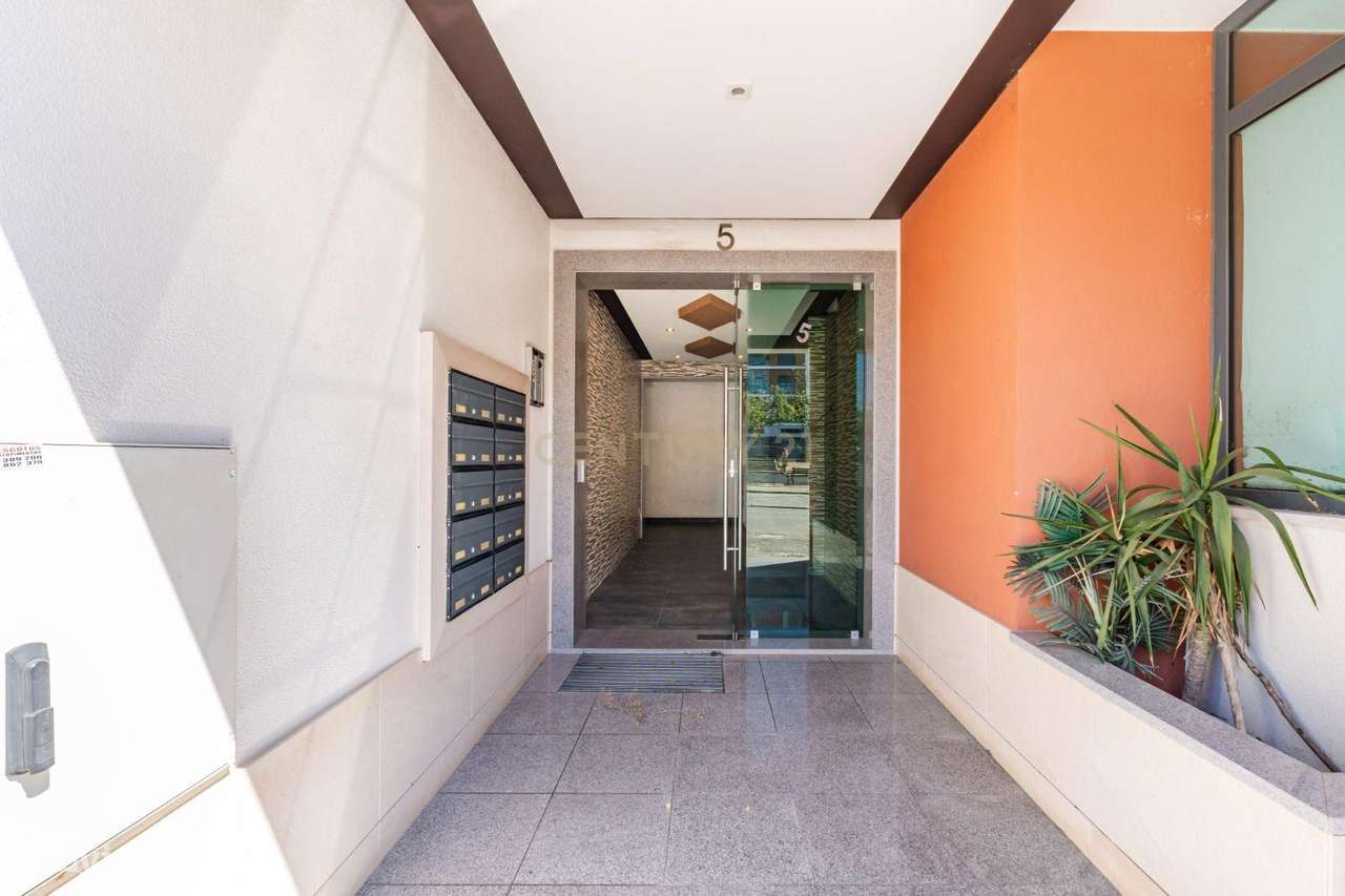 T3+1 Duplex com Box e Churrasqueira | Quinta da Fábrica | Vale de Milh-34