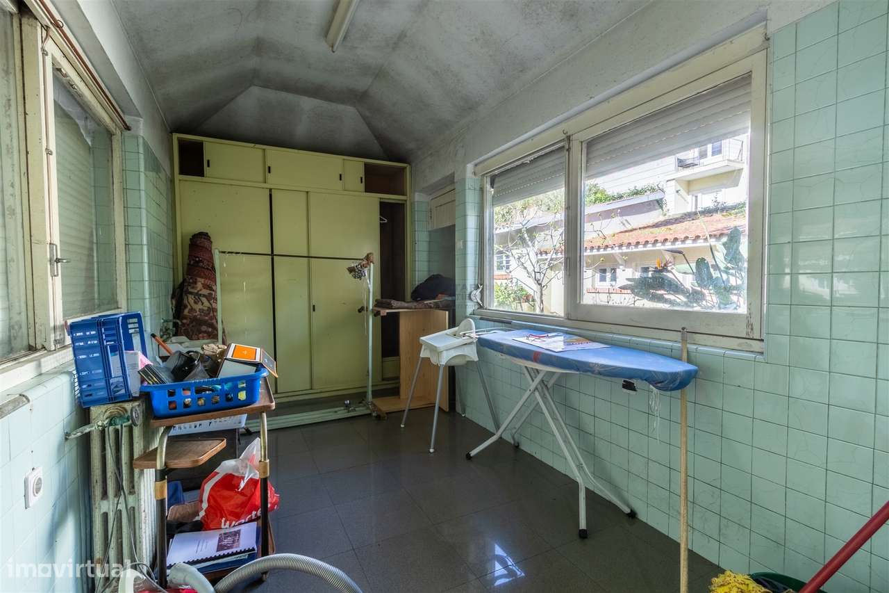 Moradia Estoril Cascais Vista Mar para renovar T6-14