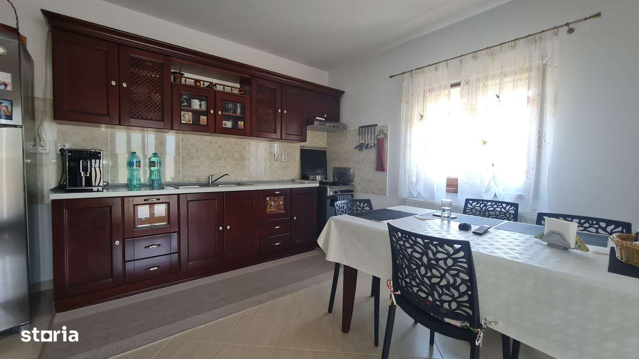 Vila impozanta in zona linistita la 15 minute de capitala!-16