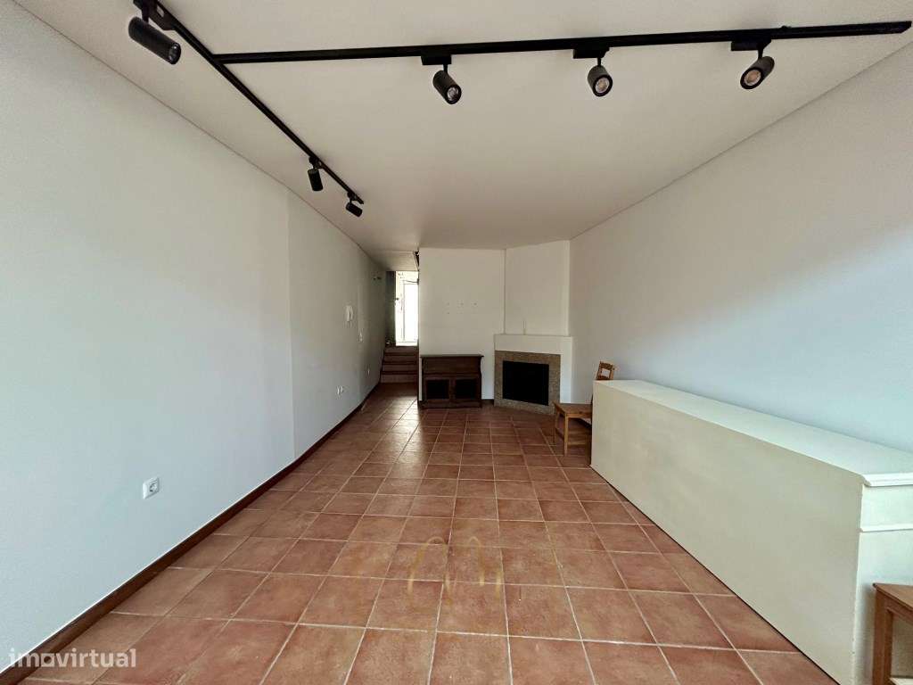 Moradia T4 com Garagem e Espaço ao Ar Livre no Coração da Cidade-6