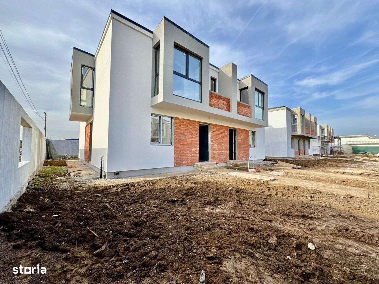 Vanzare vila individuala Tunari | Complex Teilor 77-0