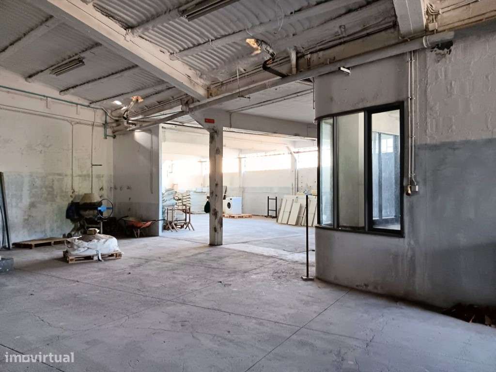 Armazém em Nogueira da Maia - Grande imagem: 4/13