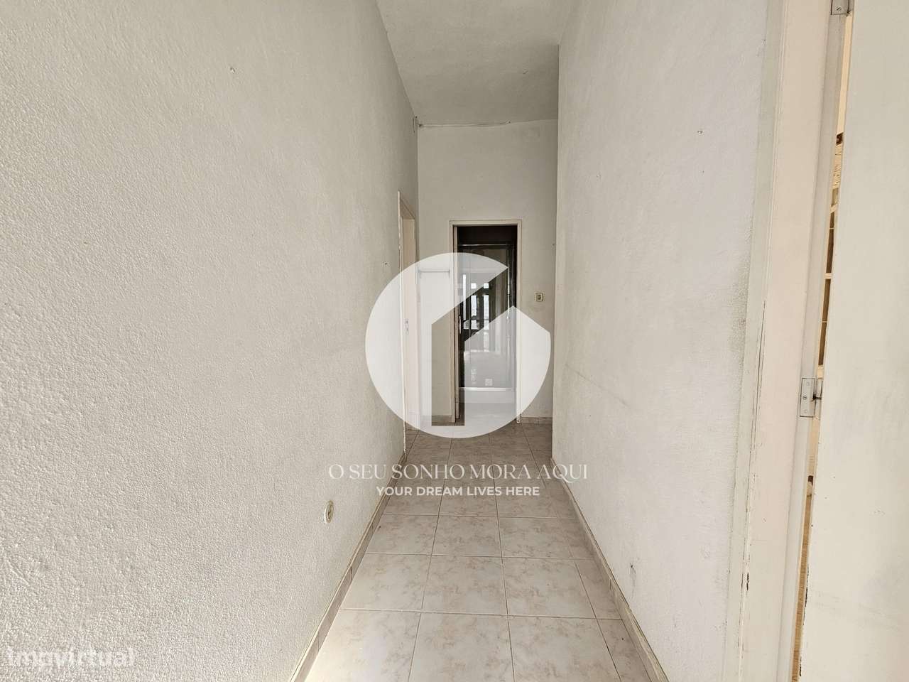 Moradia T5 com pisos independentes em Estoi-6