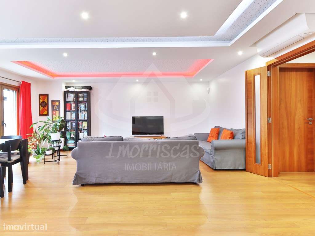 Apartamento T4 com terraço em São Julião do Tojal - Grande imagem: 5/30