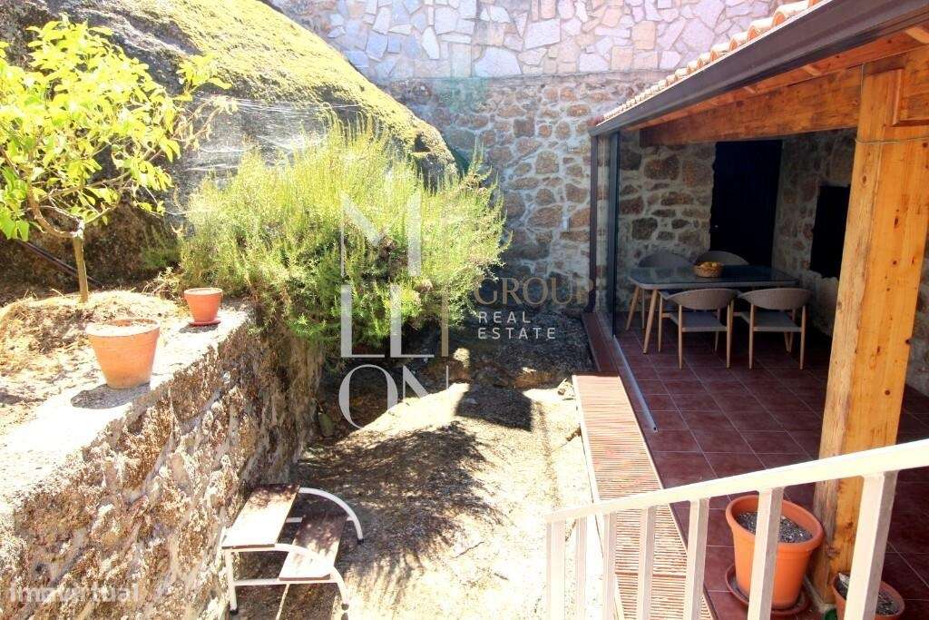 Moradia de charme Reabilitada com Garagem e Logradouro-35