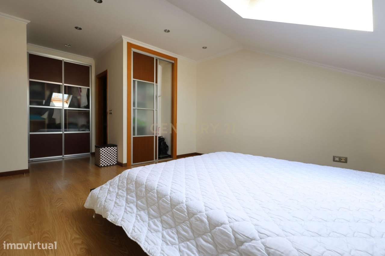 Apartamento Duplex T4 de Prestígio com Vista Rio | Alcochete-20