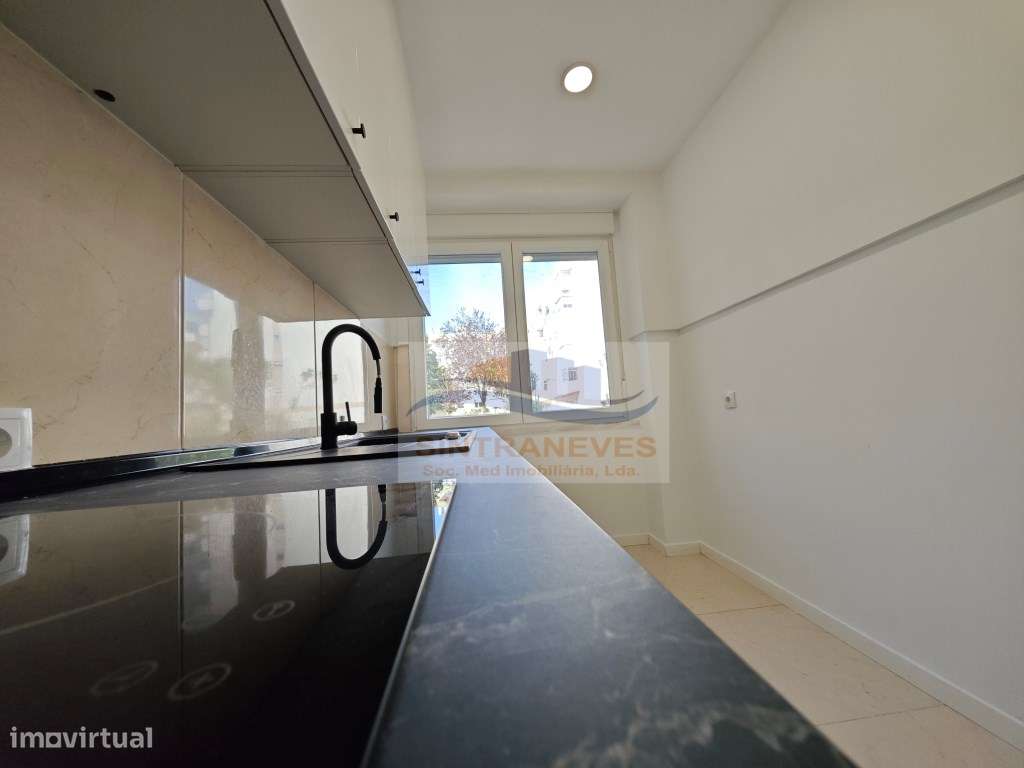 Excelente T3 renovado e pronto a habitar na Amadora - Grande imagem: 1/16