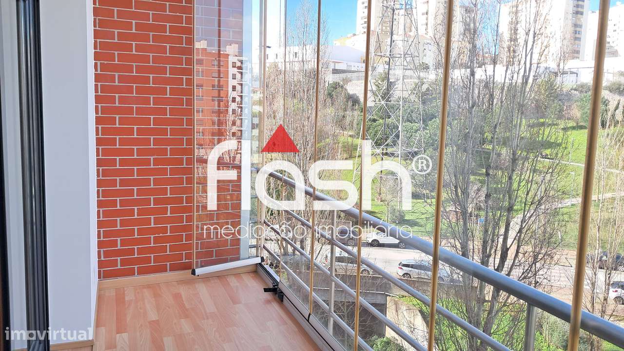 Apartamento T3 com 4 parqueamentos em Odivelas-29