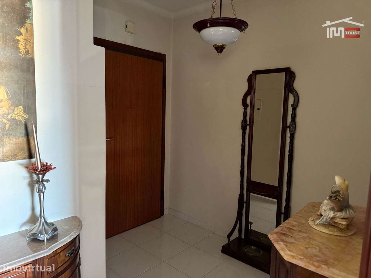 APARTAMENTO T1 TOTALMENTE MOBILIADO COM ELEVADOR VARANDAS E PARQUEA... - Grande imagem: 5/13