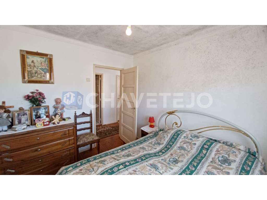 Prédio com habitação, armazém, e logradouro a 3 minutos de Tomar.-28