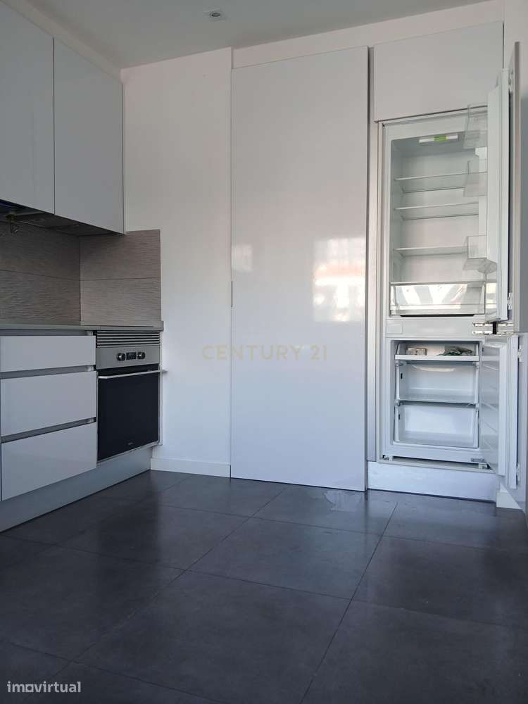 T2 TOTALMENTE REMODELADO EM ODIVELAS - Grande imagem: 2/19