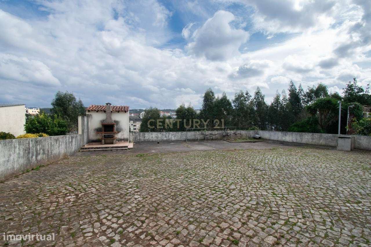 Moradia Exclusiva no Coração dos Olivais – Conforto, Espaço e Tranquil-20