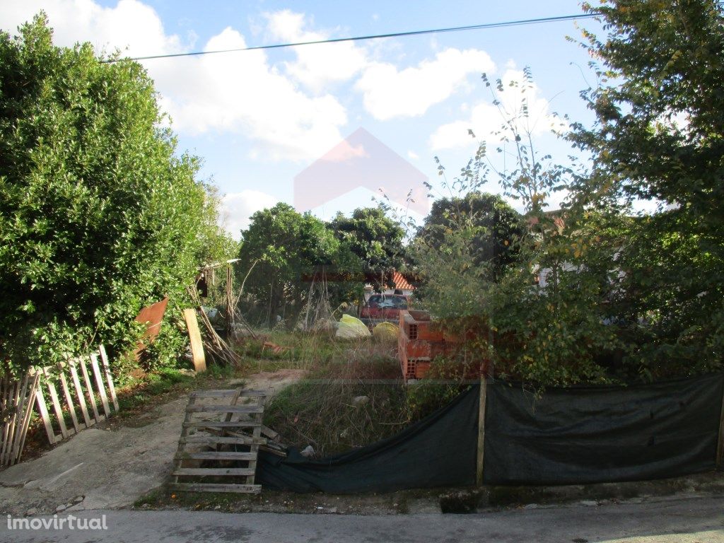 Terreno urbano com bons acessos