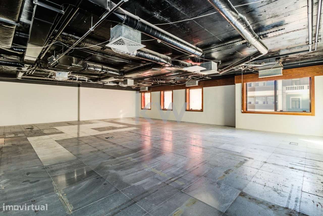Escritório open-space com 155m2, situado em Edifício de prestígio, na - Grande imagem: 3/17