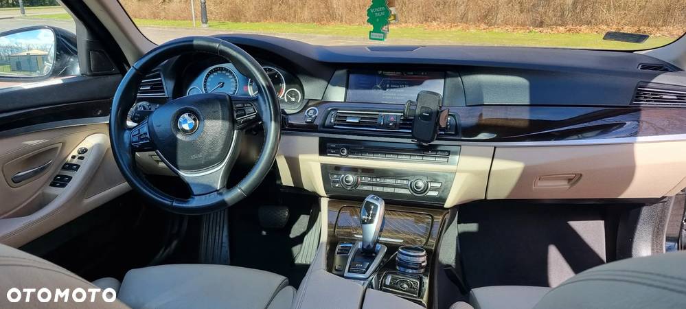 BMW Seria 5 520d Touring Luxury Line - 3