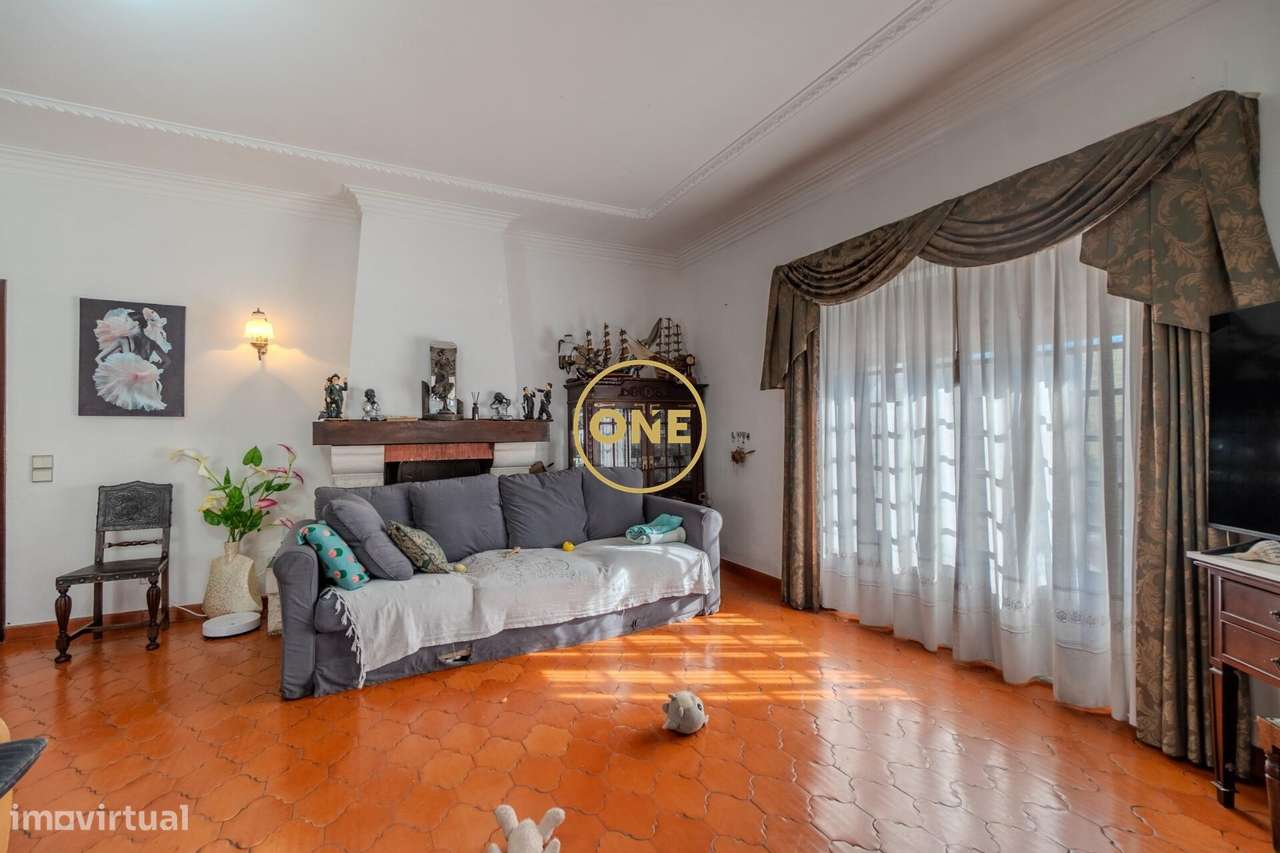 Prédio em propriedade total com 5 divisões independentes - Povoa da Ga-16