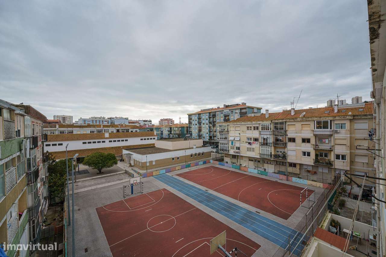 Apartamento T4 Transformado em T3 situado no bairro do Montalvão -Setú-5