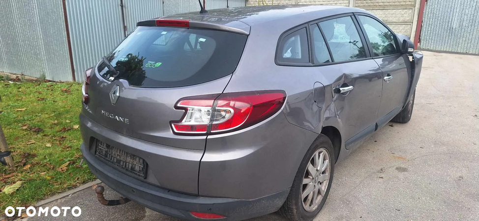 Renault Megane III TEKNG kombi pas tył tylny - 4