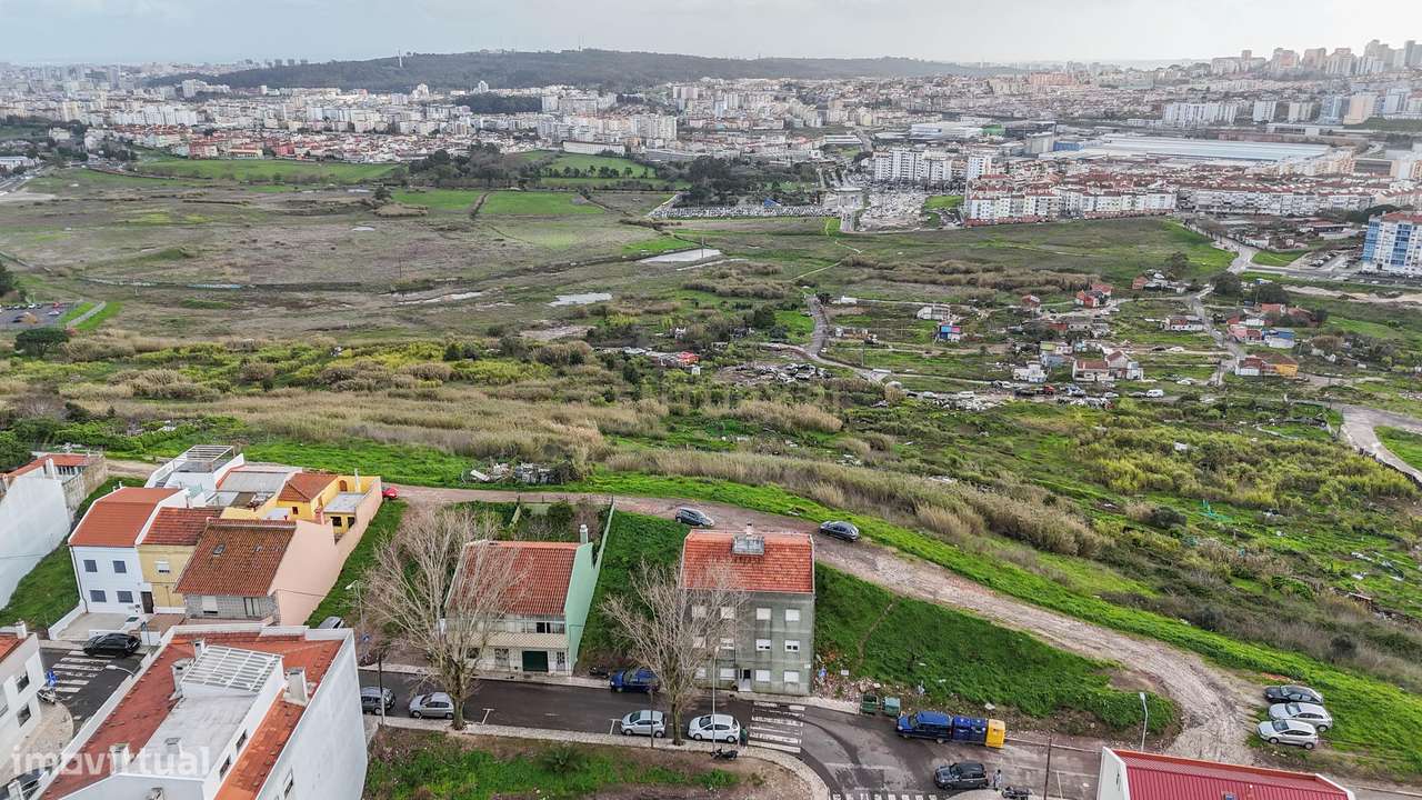 Prédio com Rentabilidade na Brandoa - Amadora-17
