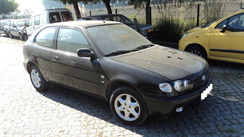 Toyota Corolla E11 1.6 3P 2001 - Para Peças - 3