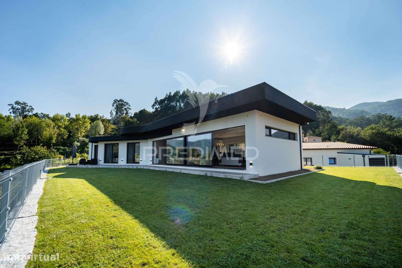 Moradia Térrea T3 - Com vistas para a Barragem (Rio Caldo - Gerês) - Grande imagem: 4/40