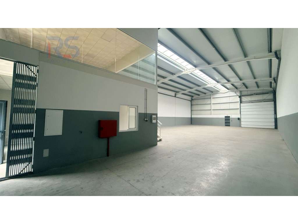 Armazém Novo Zona Industrial de Amorim - Grande imagem: 2/21