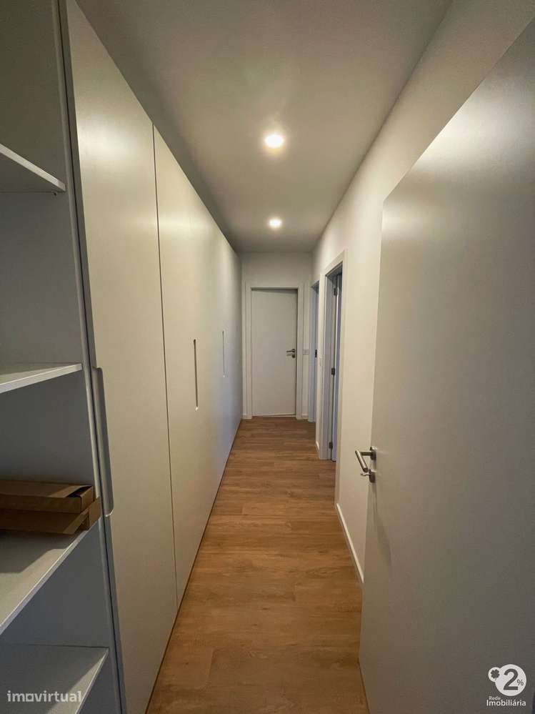Apartamento T2 Renovado no Porto ( Torrinha )-7