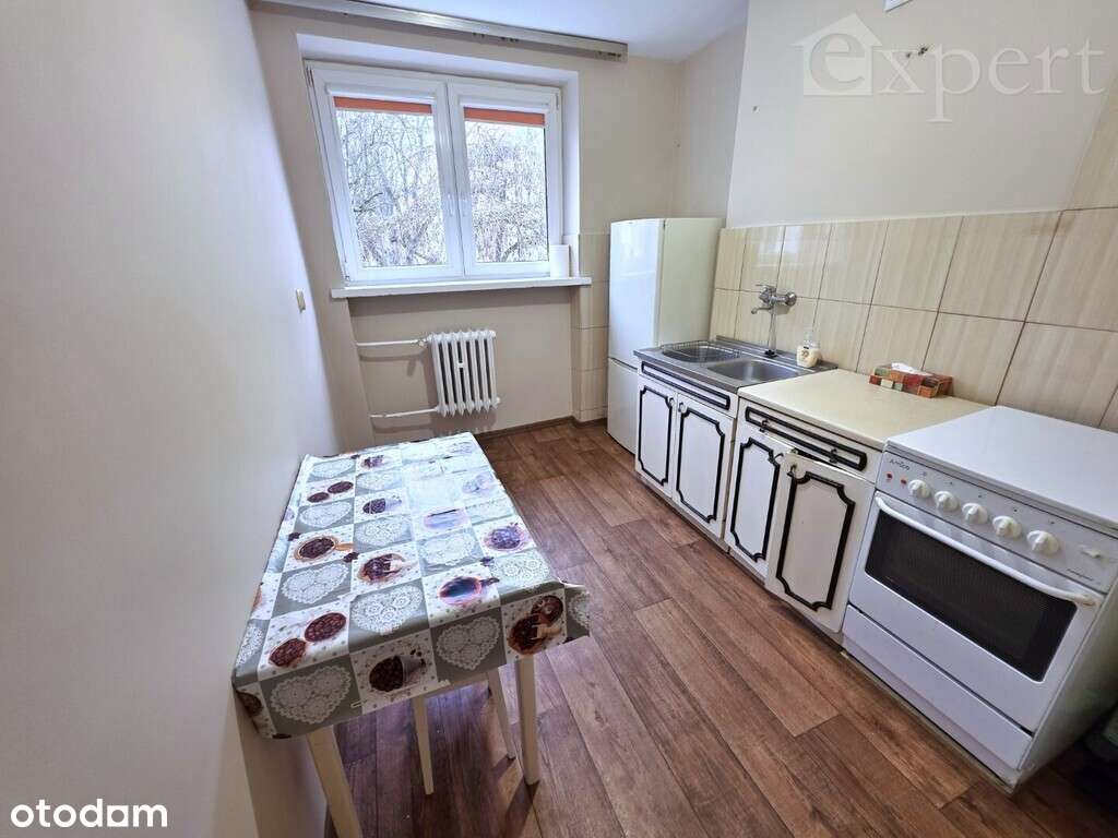 1 piętro, balkon, dwa pokoje ulica 1 Maja-8