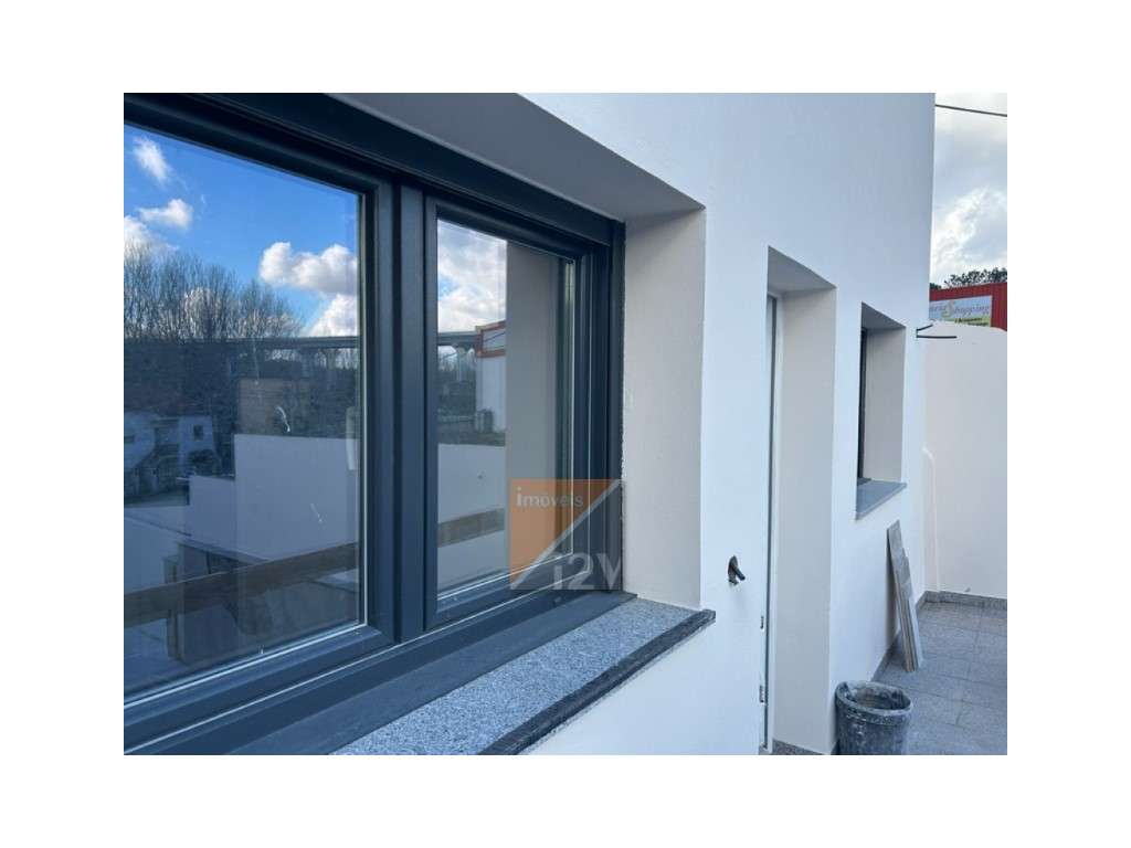 Apartamento T1+1 com Terraço e lugar Garagem - Colmeias, Leiria - Grande imagem: 2/15