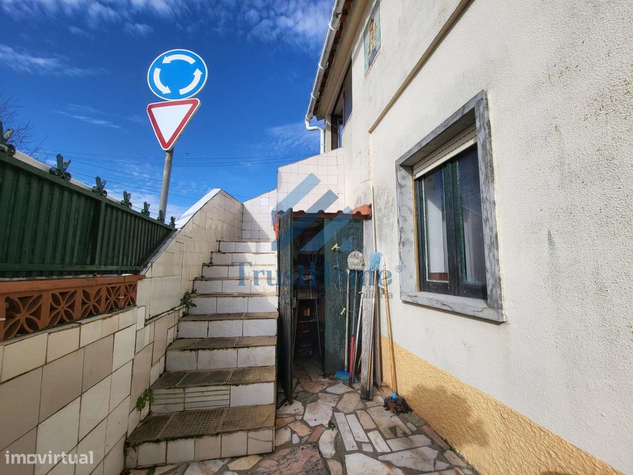 T4 com bastante potencial na Tojeira (Magoito) a 9min da praia...-7