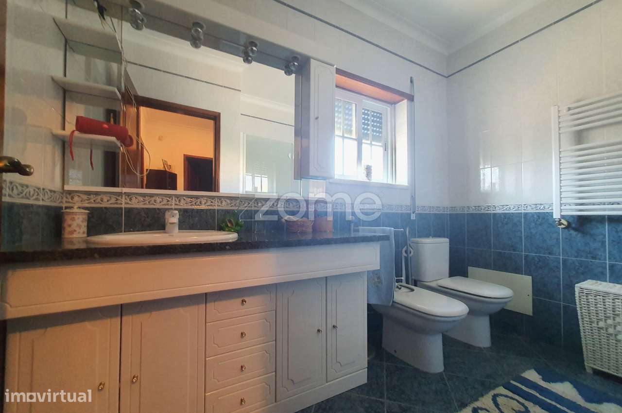 Moradia Isolada com piscina e bastante soalheira-24